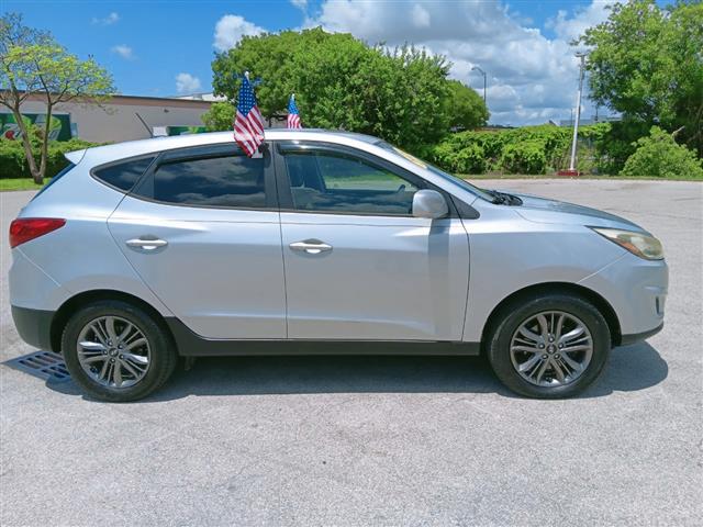 $8900 : 2015 Hyundai Tucson image 4