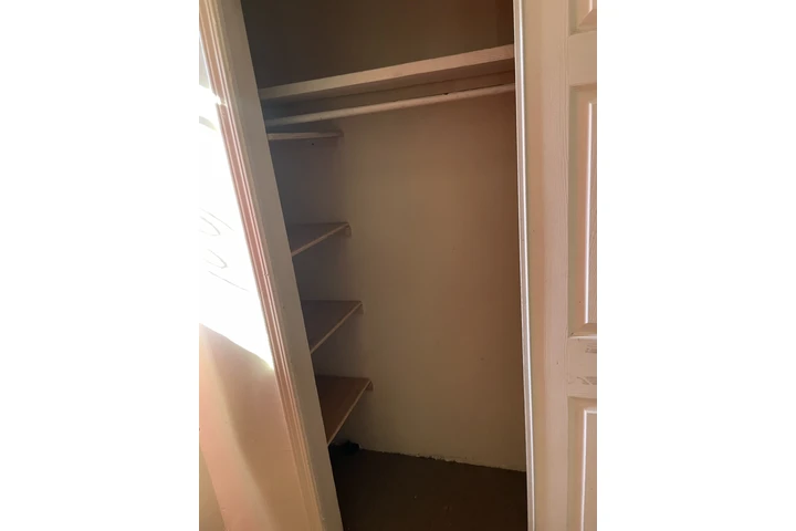 $5 : Cuarto de renta grande image 7