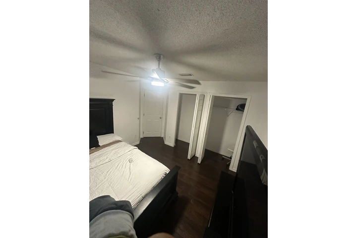 $700 : RENTO CUARTO EN ORLANDO image 2