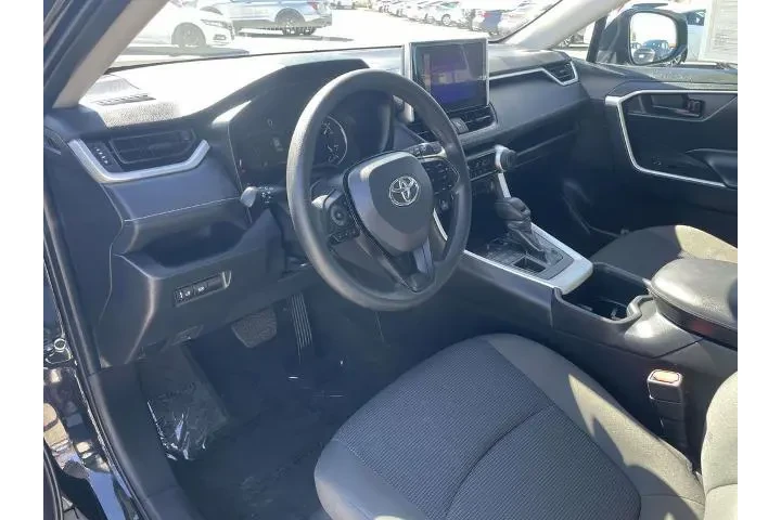 $29400 : Toyota RAV4 2024 AWD LE 4dr image 8