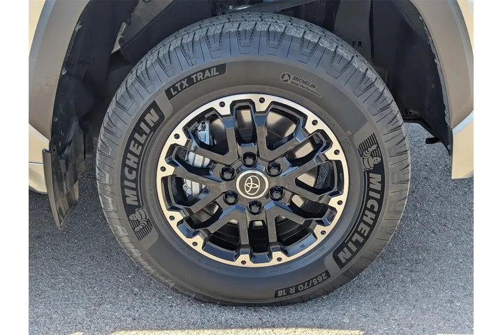 Toyota Tundra 2024 4x4 SR5 4 image 9