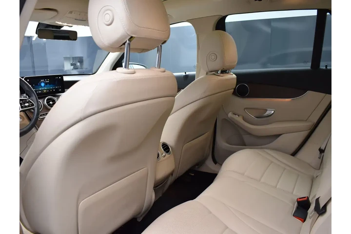 $28226 : Mercedes-Benz GLC 2021 AWD G image 8