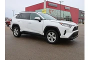 $23677 : Toyota RAV4 2021 AWD XLE 4dr thumbnail