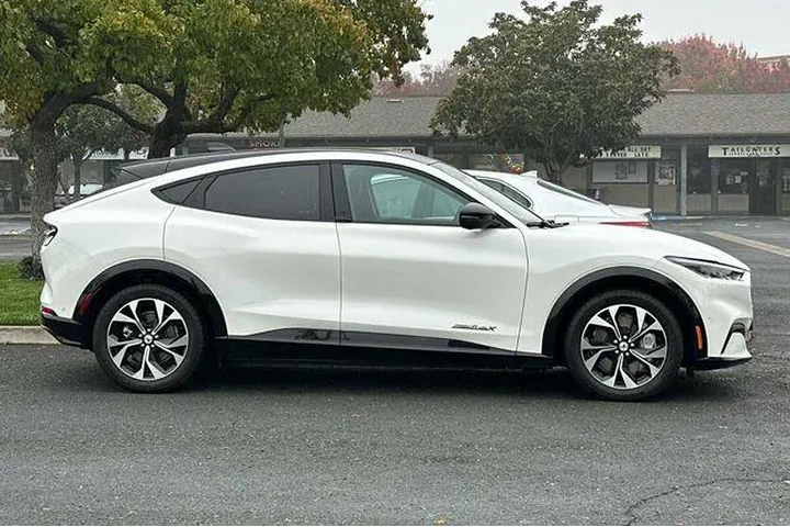 $31286 : Ford Mustang Mach-E 2023 AWD image 7