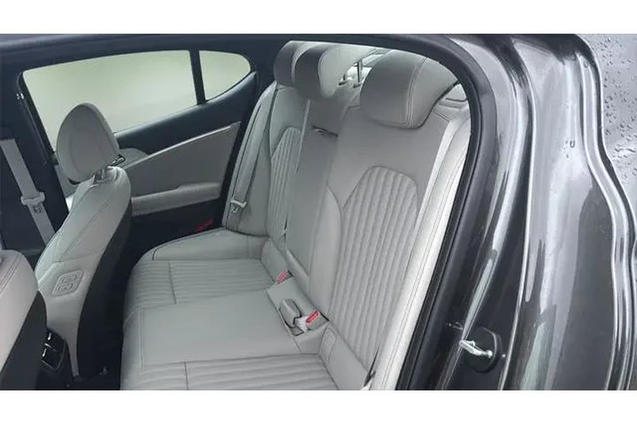 $34544 : Genesis G70 2023 AWD 2.0T 4d image 10