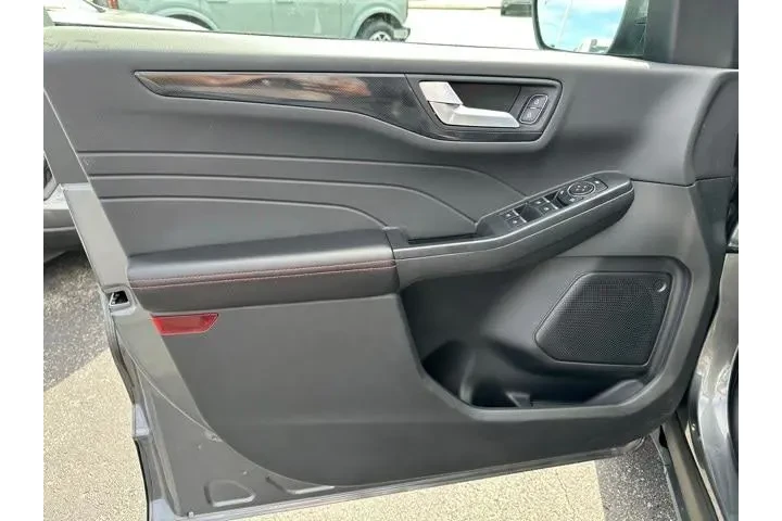 $27500 : Ford Escape 2025 AWD ST-Line image 8