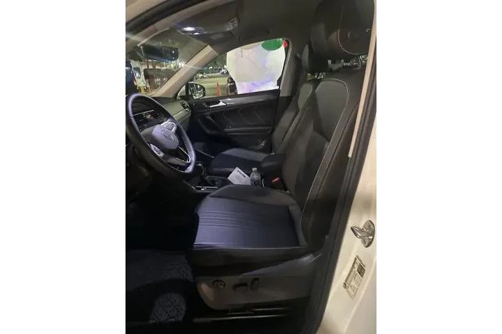 $20500 : Volkswagen Tiguan 2022 SE 4d image 9