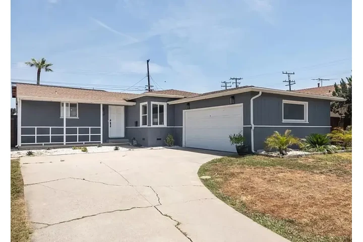 $1753 : Charming and fully furnished 3 image 2