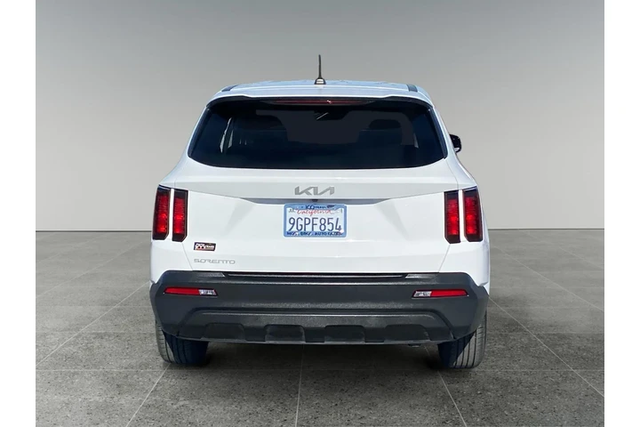 $29490 : Kia Sorento 2023 LX 4dr SUV image 4