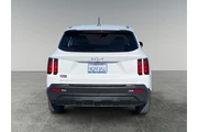 $29490 : Kia Sorento 2023 LX 4dr SUV thumbnail