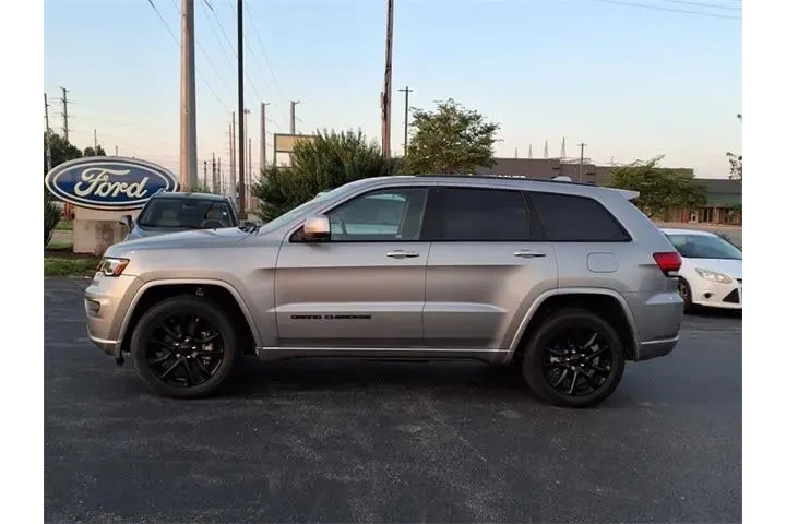$25608 : Jeep Grand Cherokee 2021 4x4 image 2