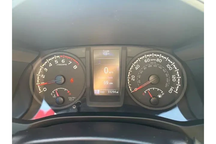 $28590 : Toyota Tacoma 2021 4x2 SR5 4 image 10