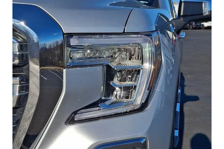 $33900 : GMC Sierra 1500 2019 4x4 SLT image 8