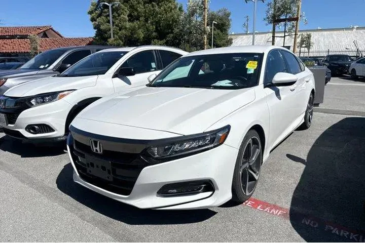 $18888 : Honda Accord 2018 Sport 4dr image 1