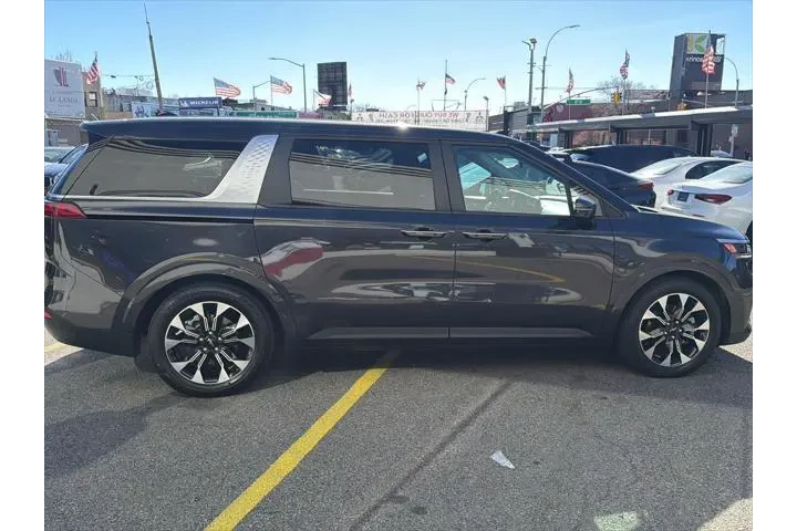 $32990 : Kia Carnival 2023 EX 4dr Min image 8