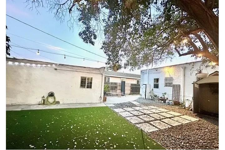 $3000 : Renovated 2BD 1BTH Available image 8