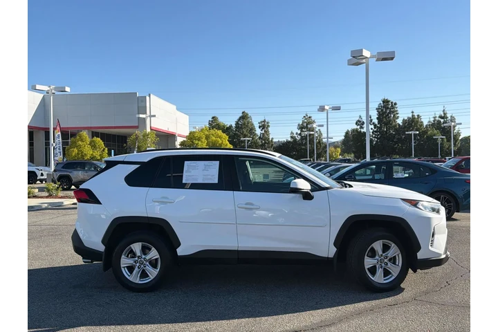 $25124 : Toyota RAV4 2021 XLE 4dr SUV image 3