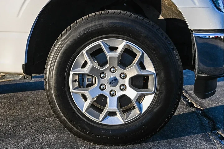 Ford F-150 2023 4x4 XLT 4dr image 10