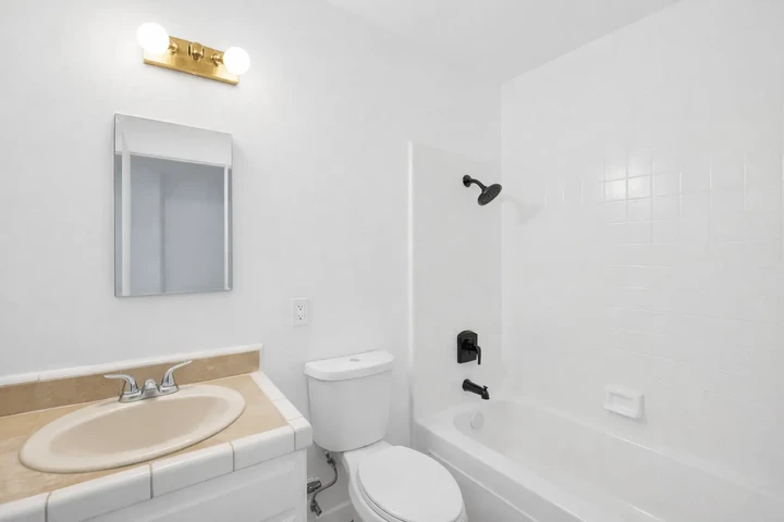 $2470 : 2.5x the rent minimum image 7