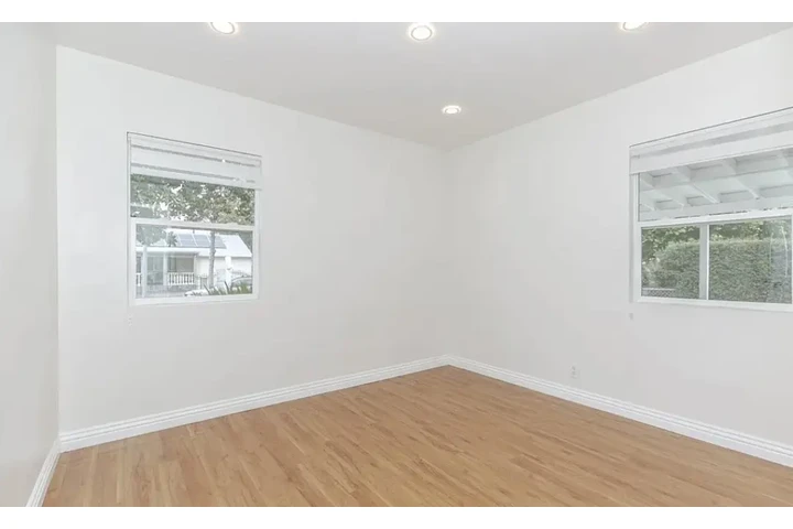 $2400 : Nice 3Bedroom House image 2