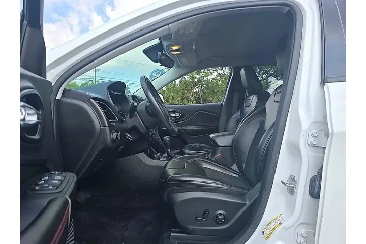 $18280 : Jeep Cherokee 2019 4x4 Trail image 10