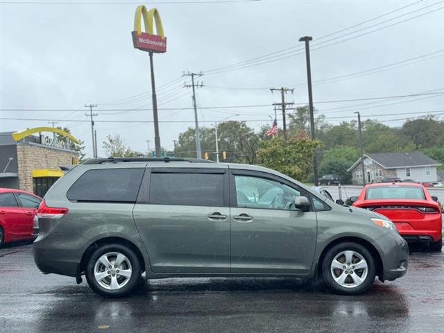 $11995 : 2011 Sienna LE 8-Passenger image 7