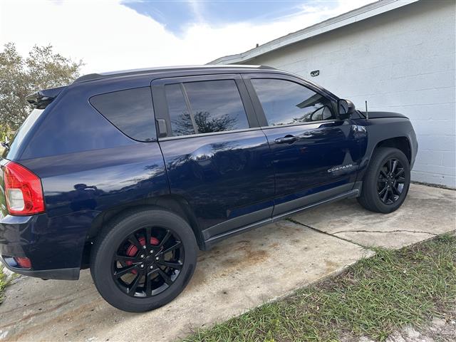 $5000 : Jeep compass latitudes 2.4 L image 4