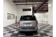 $10949 : Grand Caravan 2017 thumbnail
