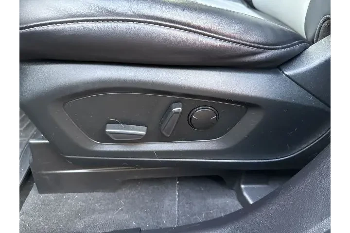 $27443 : Ford Explorer 2022 AWD XLT 4 image 9