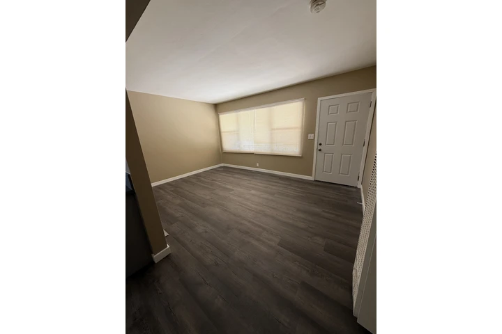 $1650 : Compton -Apt 1Rec / 1 Ban image 1