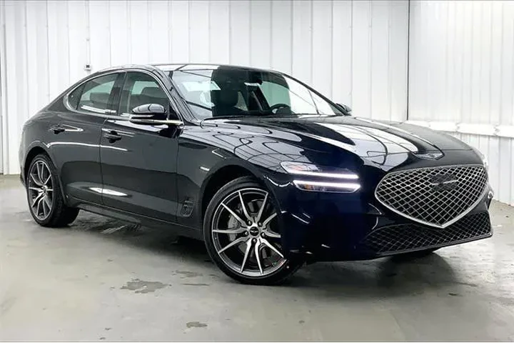 $36490 : Genesis G70 2025 AWD 2.5T St image 1