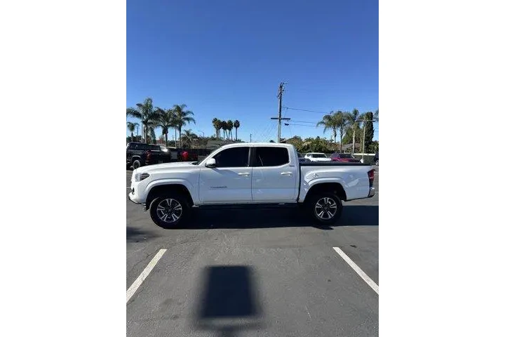 $29897 : Toyota Tacoma 2021 4x2 SR5 4 image 6
