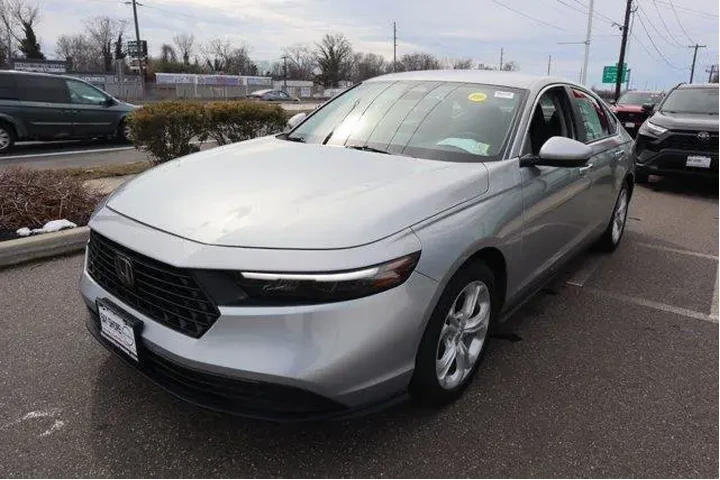 $22078 : Honda Accord 2024 LX 4dr Sed image 9