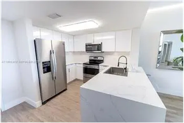 $2600 : Rental property with 1 bedro image 2