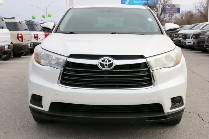 $17900 : Toyota Highlander 2015 LE 4d image 3