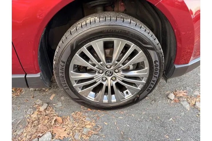 $28999 : Toyota Venza 2022 AWD XLE 4d image 8