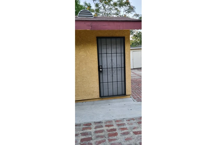 $1100 : Se Renta Cuarto Echo Park image 1