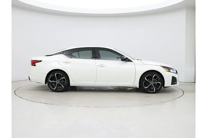 $25998 : Nissan Altima 2023 2.5 SR 4d image 7