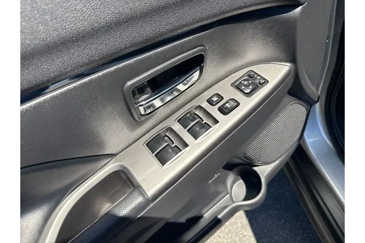 $14985 : Mitsubishi Outlander Sport 2 image 10