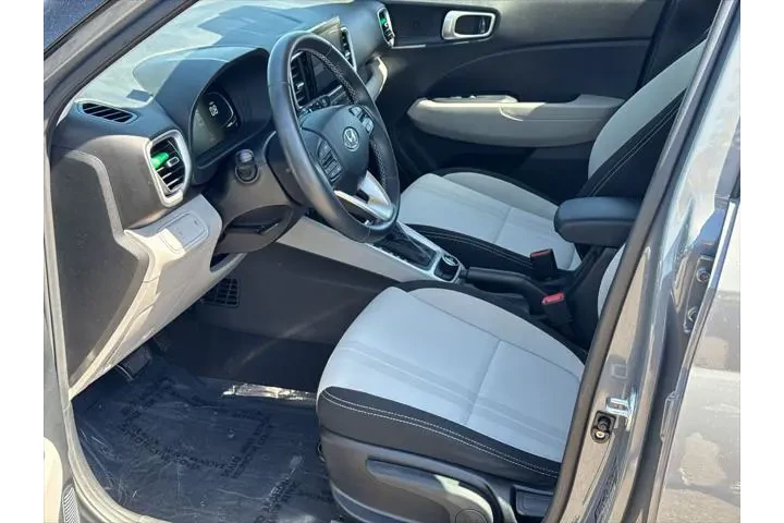 $17998 : Hyundai VENUE 2023 SEL 4dr C image 9