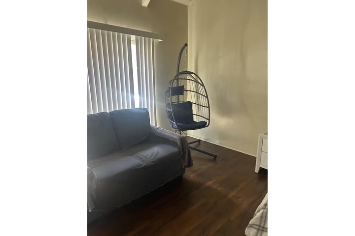 $850 : Se renta habitación amueblada image 3