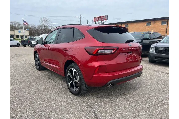 $24814 : Ford Escape 2023 AWD ST-Line image 6
