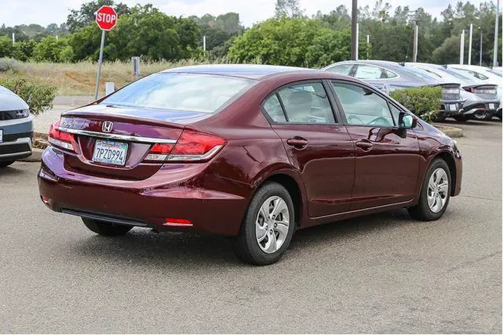 $13991 : Honda Civic 2015 LX 4dr Seda image 5