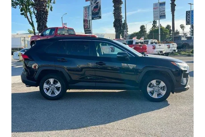 Toyota RAV4 2022 XLE 4dr SUV image 7