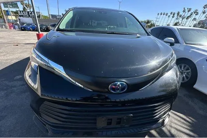 $36997 : Toyota Sienna 2024 LE 8-Pass image 5