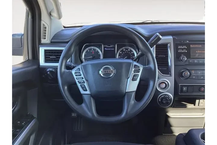 $24000 : Nissan Titan 2018 4x4 SV 4dr image 2