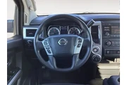 $24000 : Nissan Titan 2018 4x4 SV 4dr thumbnail
