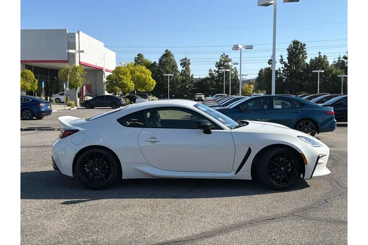 $34944 : Toyota GR86 2024 Premium 2dr image 3