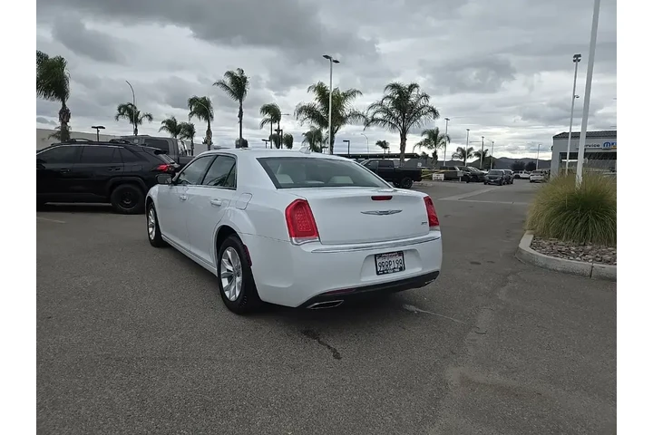$28998 : Chrysler 300 2023 Touring 4d image 7