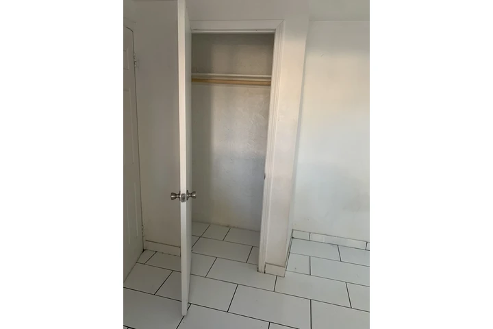 $800 : Room for Rent Cuarto en Renta! image 2